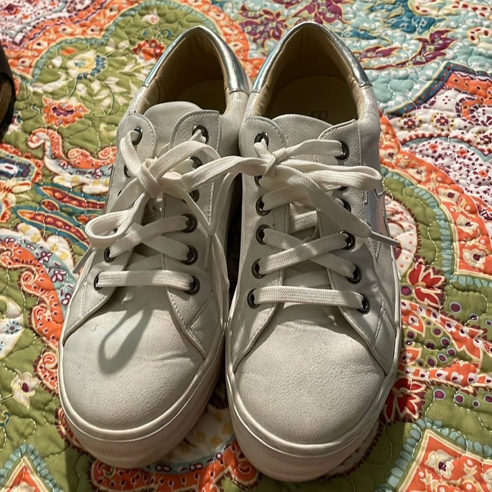 Corkys Star tennis shoes